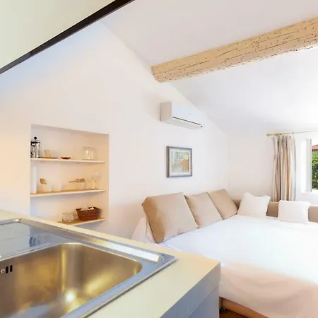 Appartement Fully Equipped Air-conditioned Studio Under The Roofs Of Old *