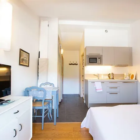 Apartment Fully Equipped Air-conditioned Studio Under The Roofs Of Old